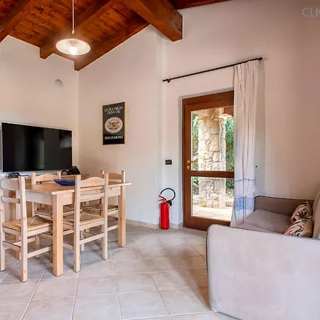 Villa Ginestre With Pool In The Nature Park Of Porto Conte *
